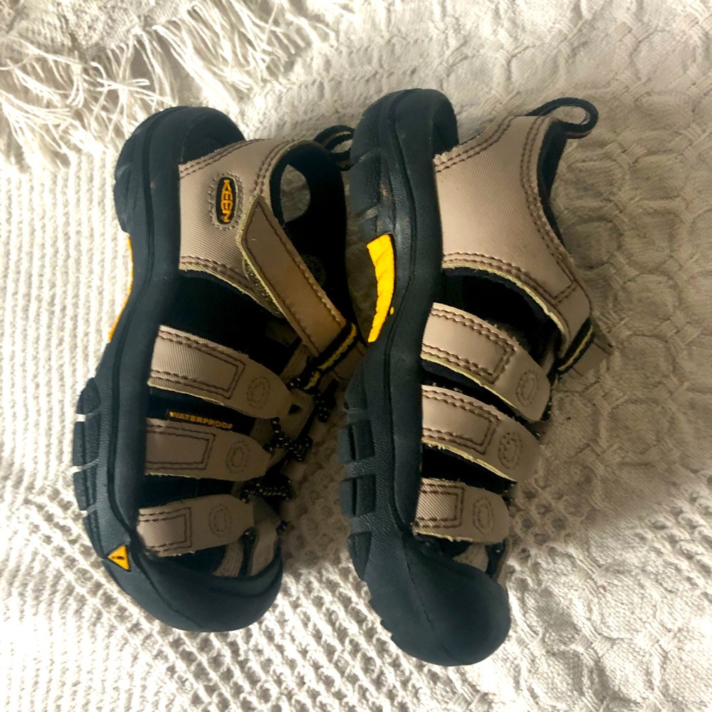 Toddler keens sandals light tan color